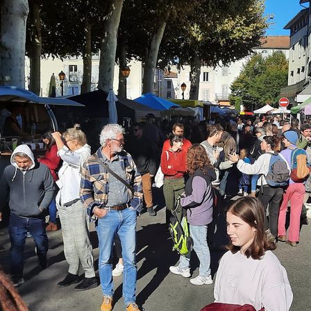 St Girons markt op zaterdagochtend