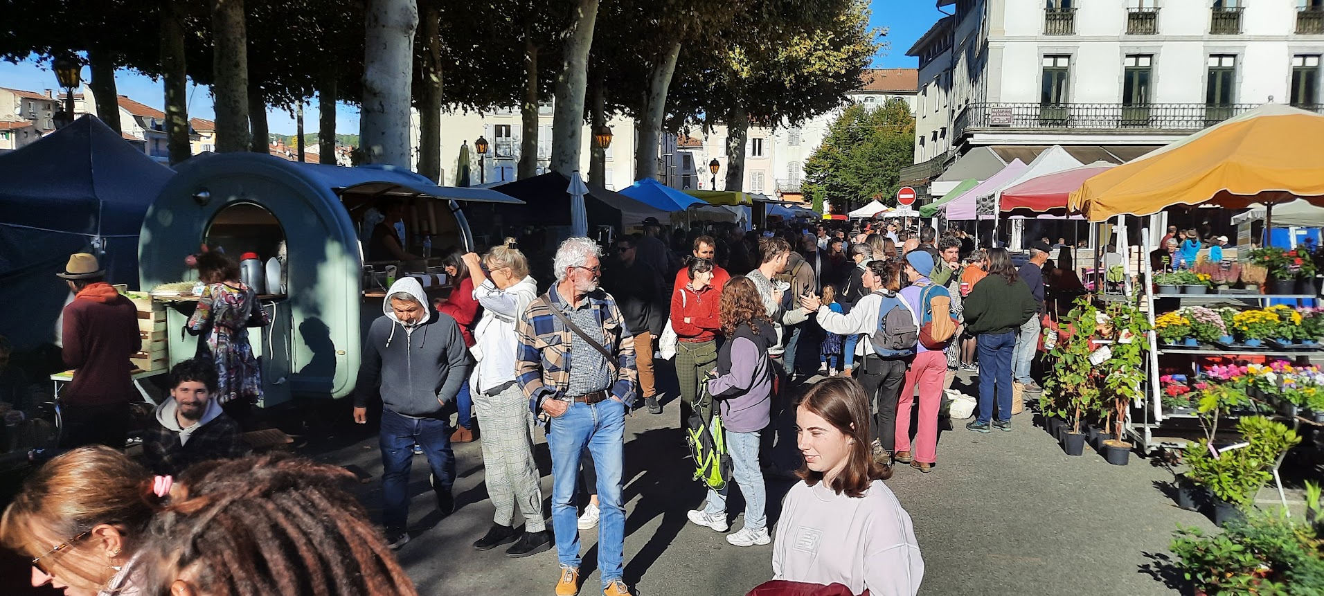 St Girons markt op zaterdagochtend